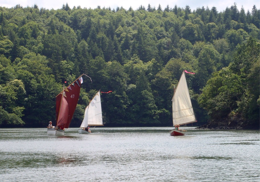 Une grande partie des rives de l'Odet est rest&eacute;e vierge d'urbanisation, avec des bois qui descendent jusqu'au bord de l'eau. 