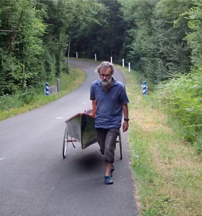 Juste après le départ de Michel et de la barquette, je me sens bizarre... Un peu comme ce qui se dégage de cette photo envoyée par Charles-Edouard : peut-être de la lassitude, presque de la fatigue...