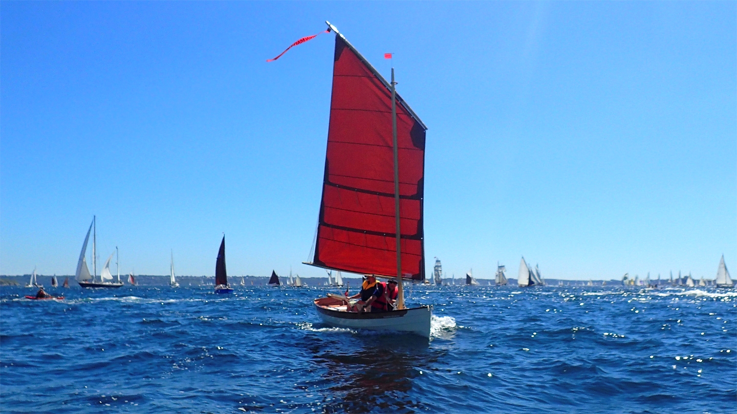 Je n'ai jamais vu autant de voiles sur l'eau : à certains moments, il était difficile de distinguer la côte ou l'horizon, tant elles étaient nombreuses. 