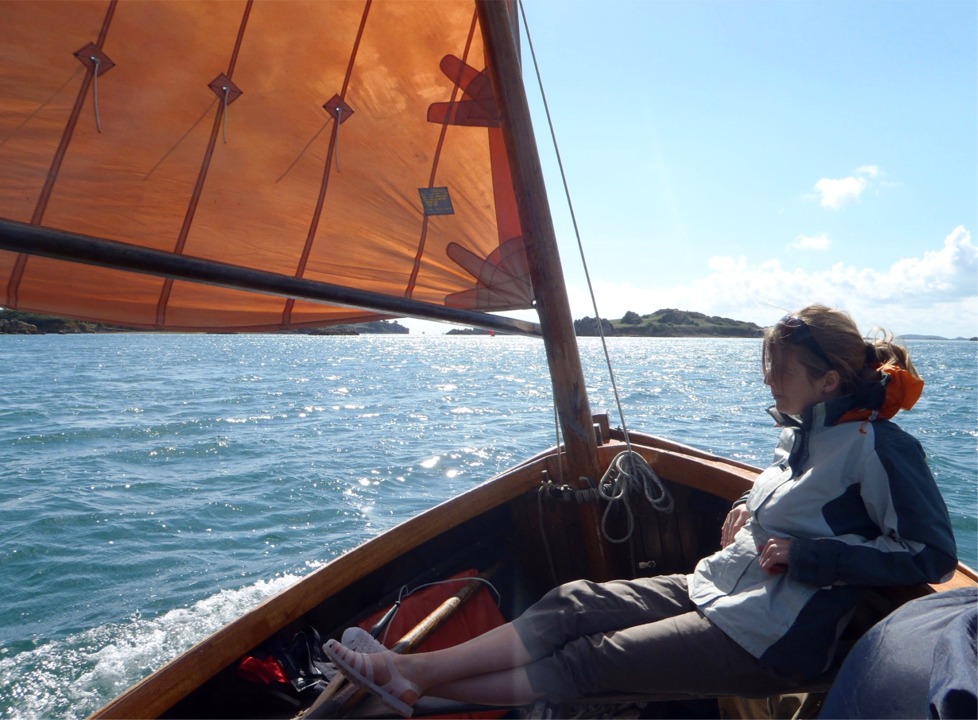Une pause au milieu de ce travail de test harassant : partie de p&ecirc;che au maquereau &agrave; la tra&icirc;ne et &agrave; la voile sur le Kerenoc, misainier traditionnel construit par mon fr&egrave;re Gilles en 1991. J'en ai profit&eacute; pour faire une vid&eacute;o amusante. 