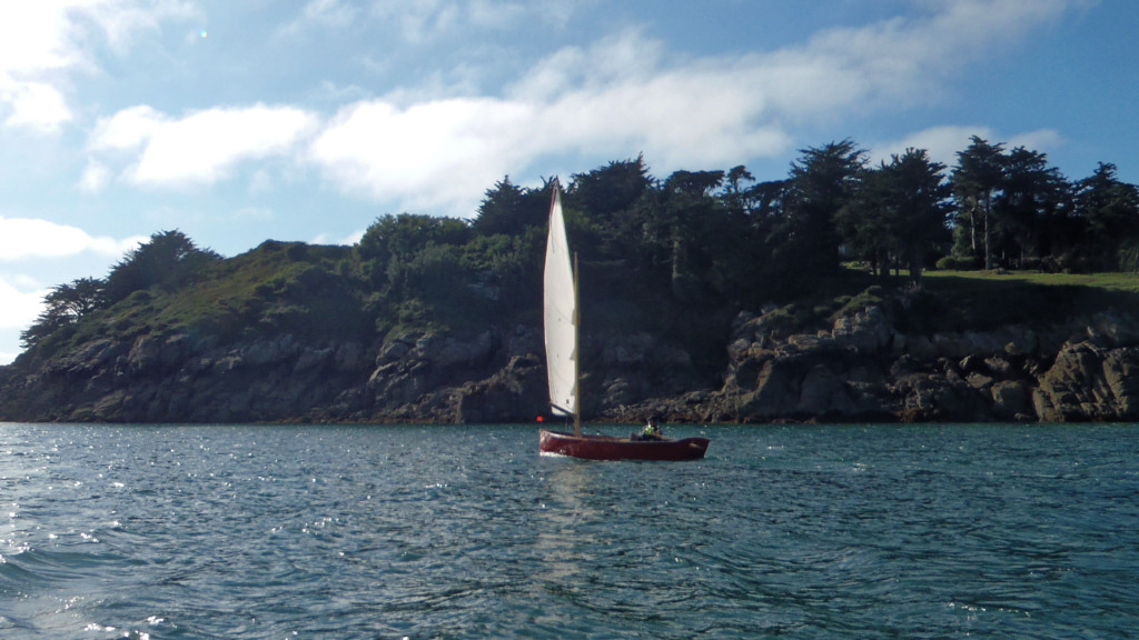 Mor Goat devant l'ile des Ebihens (ou Hébihens selon la cartographie officielle. 