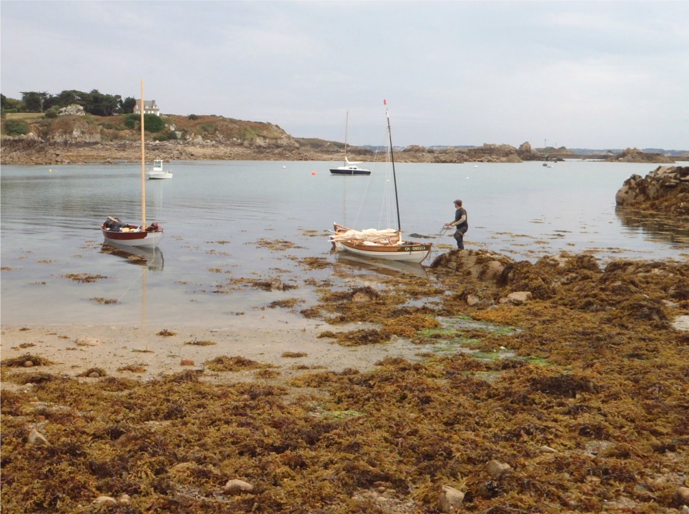 Arriv&eacute;e &agrave; La Corderie peu avant la mar&eacute;e basse. Ludo amarre Anouket pendant que Gandalf attend sagement. La Marie Pupuce et Thema sont hors champ. 