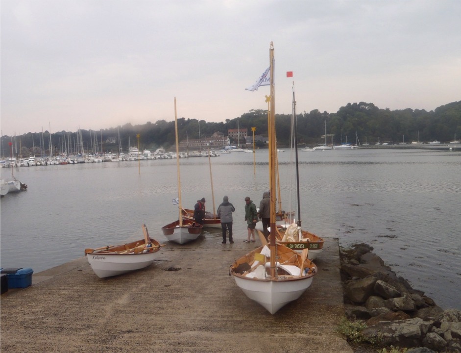 Portrait de groupe avant de se séparer : en descendant par la gauche puis en remontant par le droite : Keleren, Gandalf, Skerry 33, Thema, Anouket, La Marie Pupuce. Chasse-Marée est arrivé bein avant et Didier l'a déja remonté sur sa remorque. 