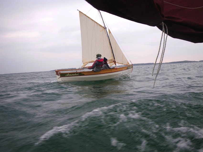 Ludo a pris un ris dans le foc et deux ris dans la grand-voile "d'Anouket". 