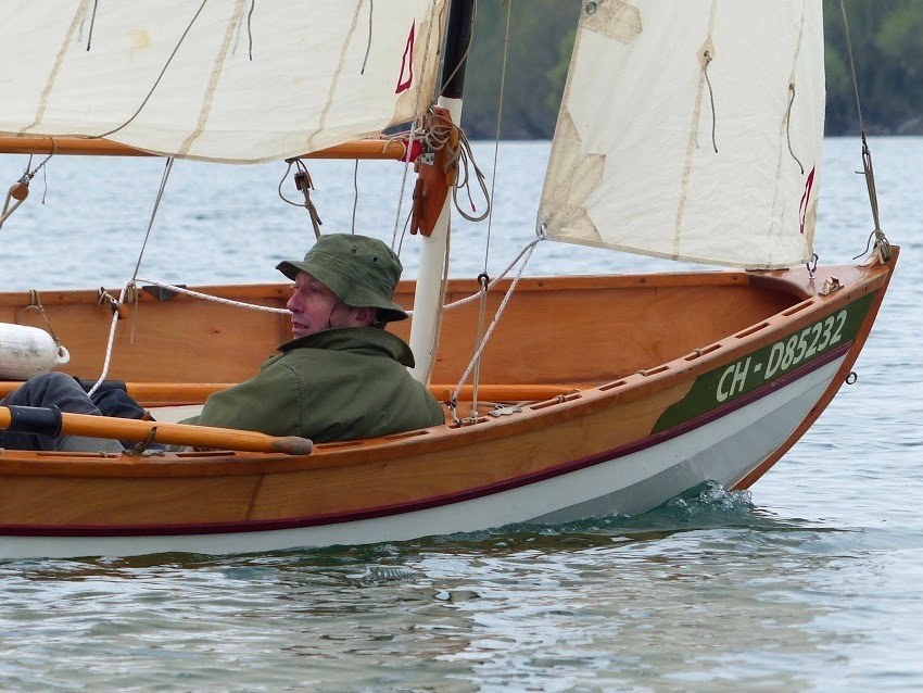 "Anouket" trouve assez de vent pour maintenir une petite vitesse. 