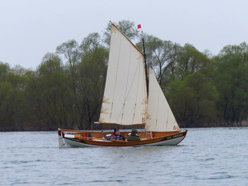 Peu de concurrents en tout cas pour le bateau le plus photogénique du plan d'eau... 