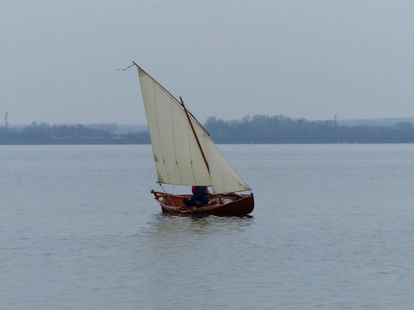 "Prise de Ris'k" s'incline sous une risée. 