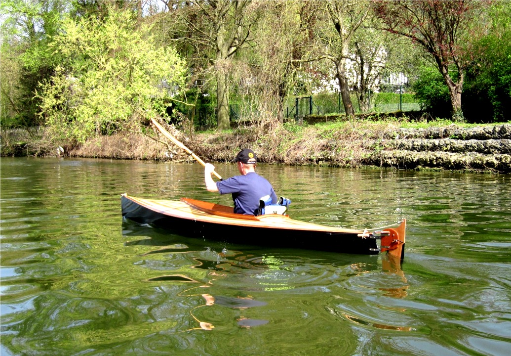 Le si&egrave;ge un peu avanc&eacute; donne une meilleure assiette que la version standard du Mill Creek, qui a toujours l'air d'avoir l'arri&egrave;re trop enfonc&eacute;. 