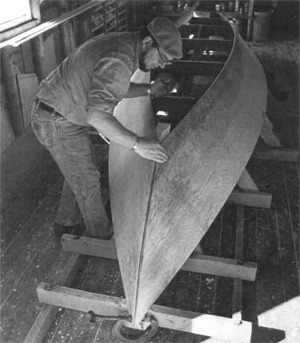 Harold "Dynamite" Payson construisant le Gloucester Light Dory