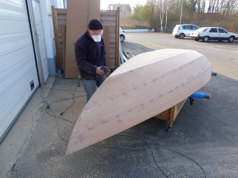 Herv&eacute; s'adonne au pon&ccedil;age du matin, presque une tradition chez Arwen Marine... 