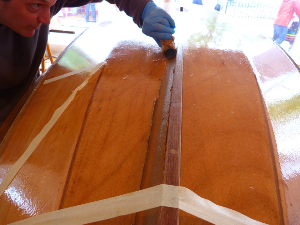 Puis nous formons le joint-congé avec notre fidèle bout de tuyau PVC. 