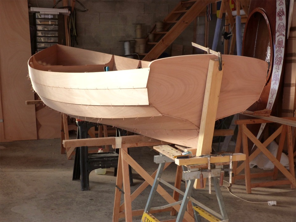 Mission accomplie : bord&eacute;s 6 en place, toute la "peau" de ce premier Silmaril est sur la b&ecirc;te ! 