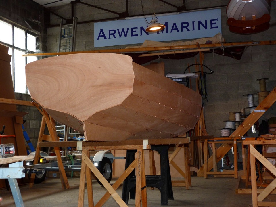 Maintenant que le tableau est tout nu, j'en profite pour faire quelques photos de l'arri&egrave;re ! 