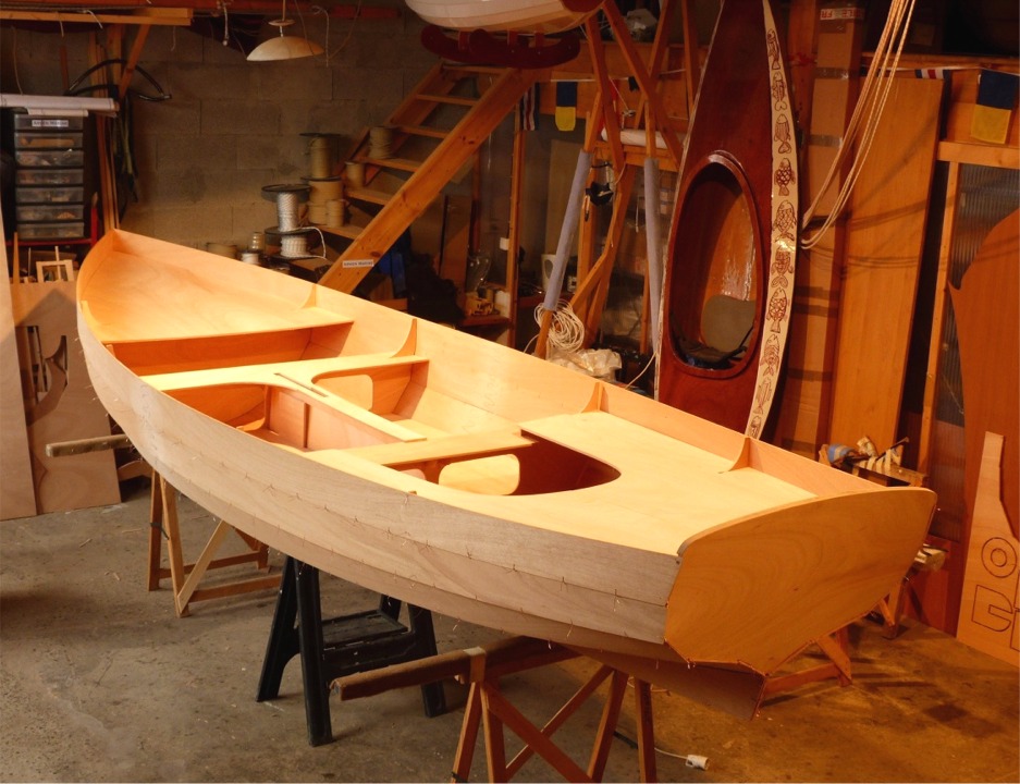 Pour des raisons d'&eacute;conomie et de gain de temps, je vais monter le gr&eacute;ement ultra-simple de misainier de Gandalf sur ce prototype, mais je r&eacute;fl&eacute;chis &agrave; deux alternatives qui plairaient bien &agrave; Ludo : un flambart et un bourcet-malet... 