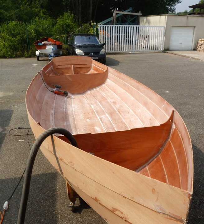 Evidemment, cette stratification est suivie d'un pon&ccedil;age, car on ne peut pas recouvrir l'&eacute;poxy sans l'avoir ponc&eacute;e. 