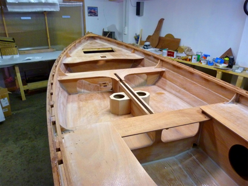 Pour la photo, les boites sont juste pos&eacute;es &agrave; l'endroit o&ugrave; je vais les coller, &agrave; la verticale des nables des r&eacute;servoirs de ballast. 