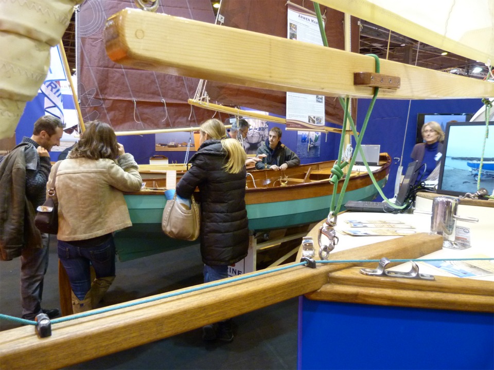 Cadrage audacieux sur le balestron du foc autovireur sur le Monotype de Br&eacute;hat. 