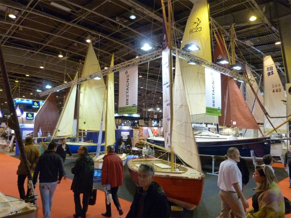 Et nous voila enfin au Nautic (quel nom pour le Salon Nautique de Paris !) sur un stand commun &agrave; quatre confr&egrave;res (et n&eacute;anmoins amis) : par ordre alphab&eacute;tique : Arwen Marine, les Charpentiers Paimpolais de mon fr&egrave;re Gilles, Grand Largue et Saint-Briac Nautic. 