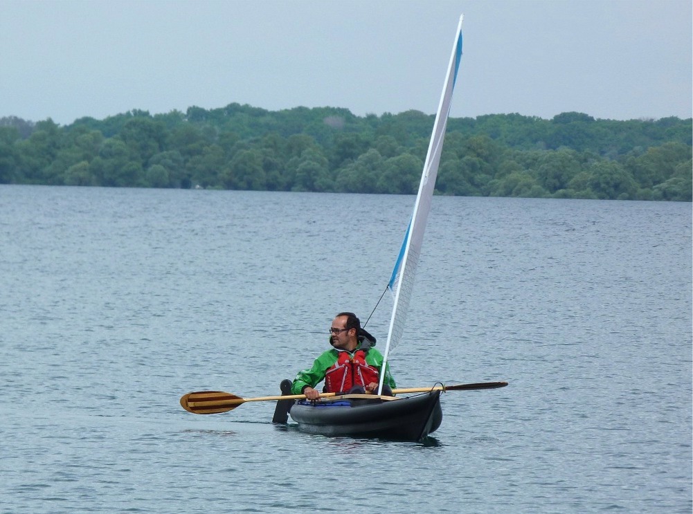 Guillaume teste un nouveau gréement sur le Grand Narak 550. 