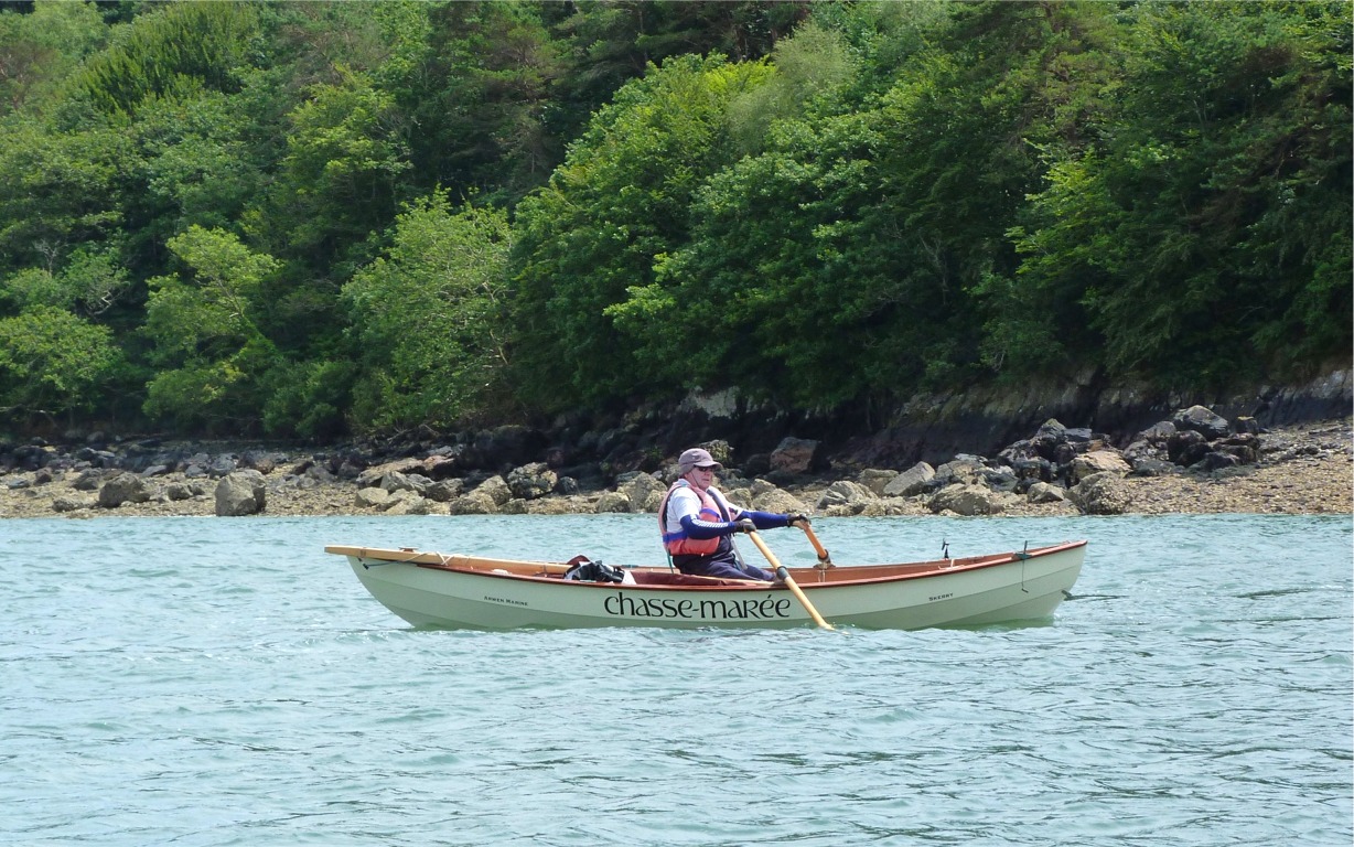 Malgr&eacute; le vent essentiellement portant (nous ne devrons louvoyer que pour passer le "Cimeti&egrave;re des Navires" entre l'Abbaye de Saint Gu&eacute;nol&eacute; et l'Ile de Terenez), Didier arrivera nettement avant tout le monde au Passage. 
