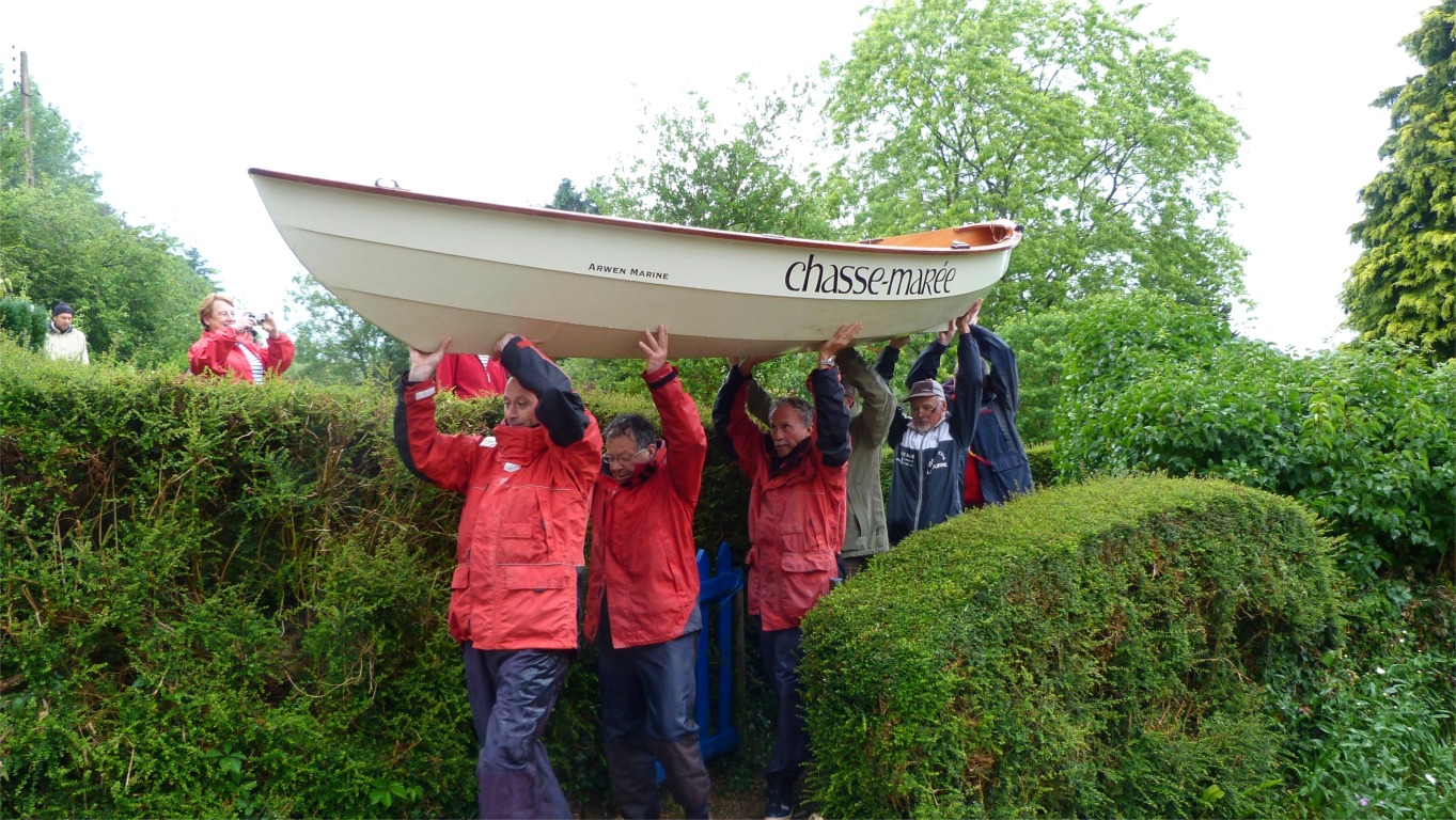 Toujours "Chasse-Mar&eacute;e" (j'en vois un qui fait semblant de porter !) 