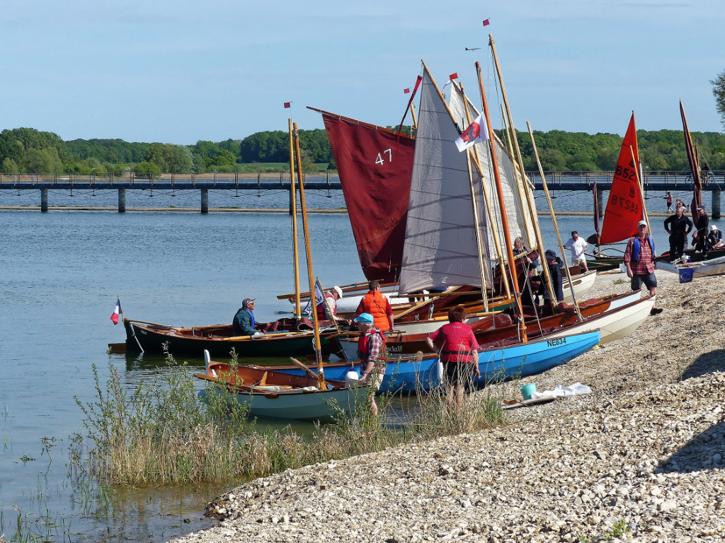 Nous sommes dores et déjà 26 bateaux inscrits au prochain Rassemblement Arwen Marine du 3 au 5 mai prochain. Comme à chaque fois, nous avons le plaisir et l'honneur d'accueillir des participants qui viennent de près ou de loin : Finistère, Gironde, Ardèche, Drôme, Morbihan, Landes, des Belges et même un Espagnol d'Alicante ! 