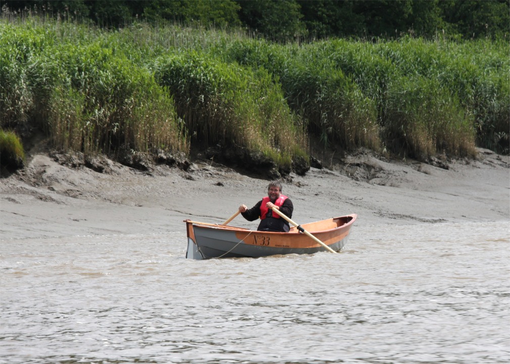 Apr&egrave;s un coude de l'Aulne, nous sommes abrit&eacute;s du vent et il est temps de "tirer sur le bois mort".