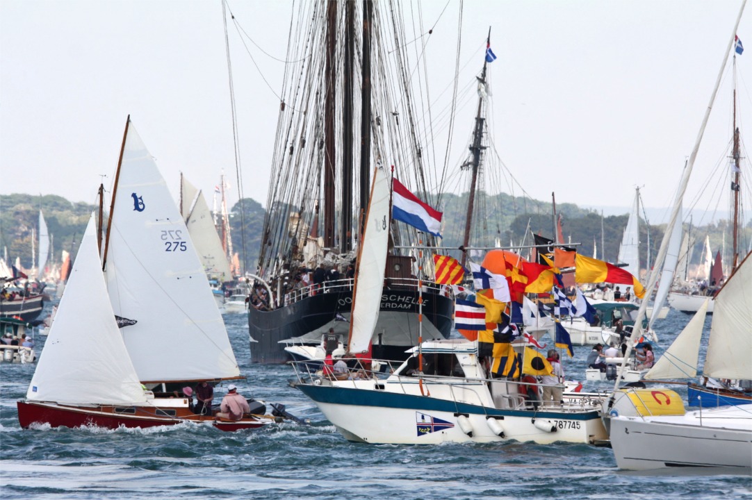 Cette autre photo de Ronan donne une idée de l'encombrement du plan d'eau pendant la parade : à éviter pour les émotifs qui se sont attachés à leur bateau. 