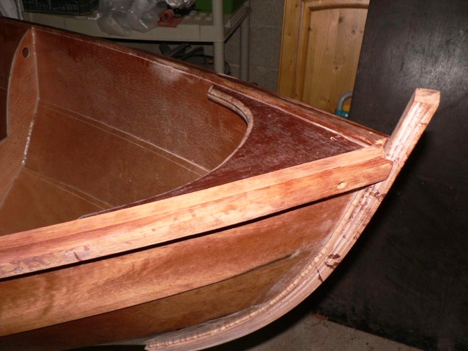 Richard continue : « Bien entendu je dois encore peaufiner : poncer, compléter autour des faux étrave et étambot, etc. Et continuer la construction ! »