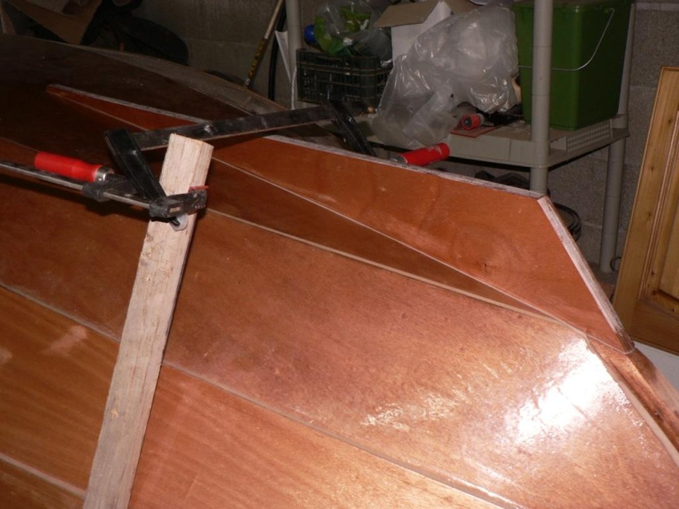 Les 3 images suivantes nous viennent de Richard, qui construit un Skerry dans le B&eacute;arn. 