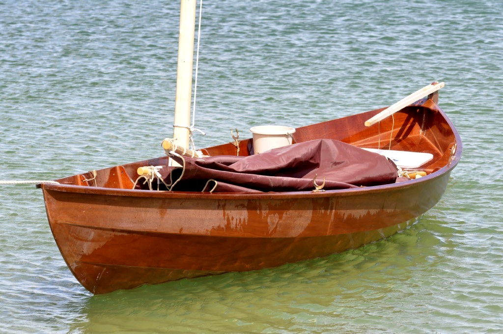 Sur cette image, "Gandalf" est vide mais le ballast liquide est toujours plein : il flotte facilement une dizaine de centimètres plus haut que sur l'image précédente. Son air humide montre qu'il n'est pas au repos depuis longtemps. Il faudra assez rapidement que je vernisse ou peigne par dessus l'époxy pour éviter que les UV l'opacifient. 