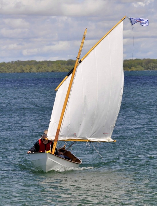 Le Skerry "La Marie Pupuce" : on distingue Claude, à l'avant, et Gérard est masqué. 