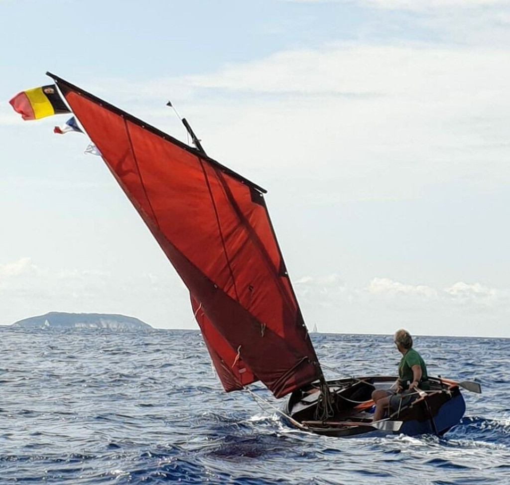 Le Moorskoul marche bien ! Les deux pompes automatiques install&eacute;es par William dispensent le barreur de surveiller le niveau d'eau embarqu&eacute;e. 