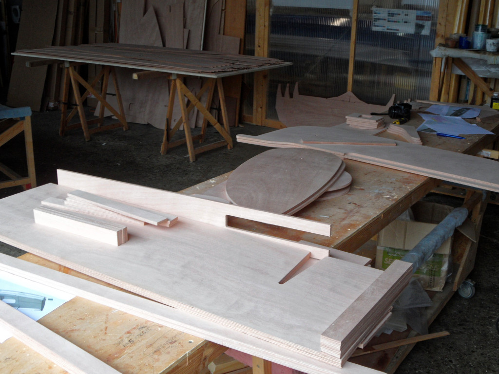 Nous sortons les pièces afin de les identifier et de les classer. Au premier plan, nous avons regroupé toutes les pièces du puits de dérive. 