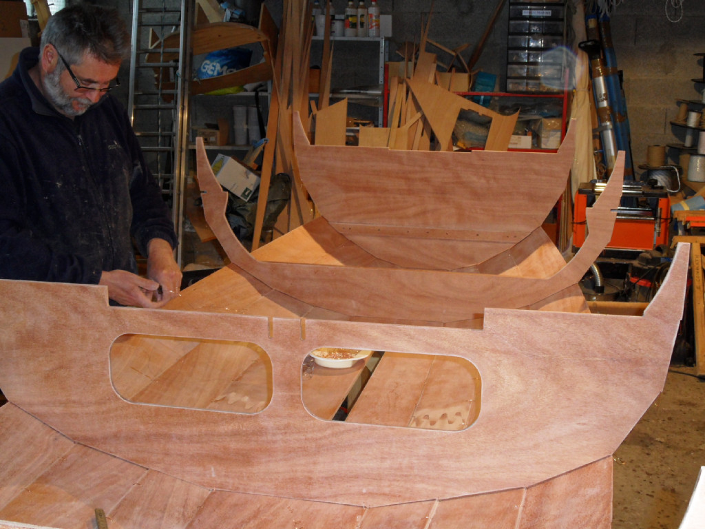 La cloison 3 a été très largement ouverte dans la dernière modification du plan, afin de créer une plateforme de cabanage entre le mât et l'arrière du puits de dérive.