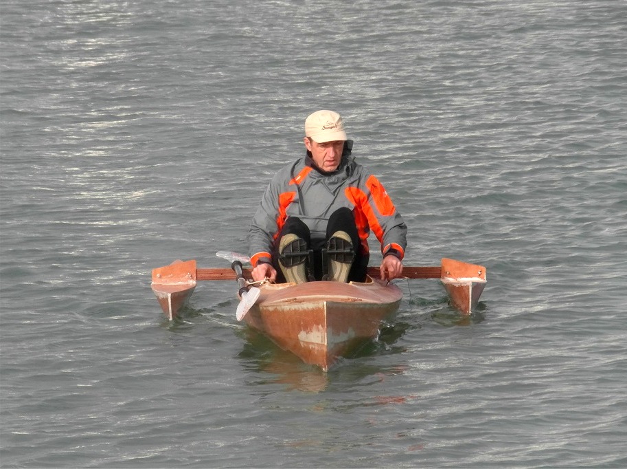 Le rem&egrave;de est souverain, et Yves me dit qu'il est maintenant tout &agrave; fait &agrave; l'aise et que les petits flotteurs suffisent largement &agrave; amortir d'&eacute;ventuels coups de g&icirc;te. 