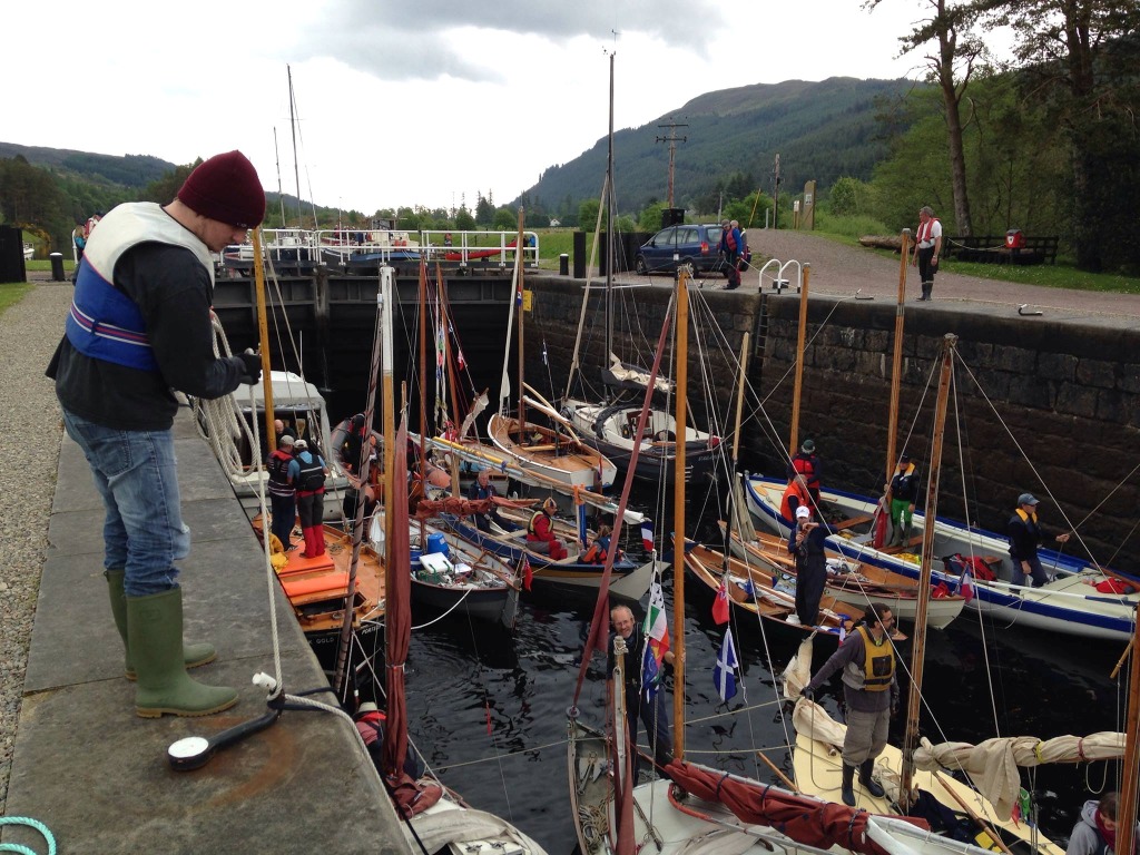 J'ai "piqué" les images suivantes au fur et à mesure de leur publication sur le compte Fessebouc de Sail Caledonia. Par ailleurs Jean-David m'a fait suivre toute une série de photos copyrightées que je ne peux donc pas vous montrer, mais je vous encourage à aller les visualiser sur cette page. 