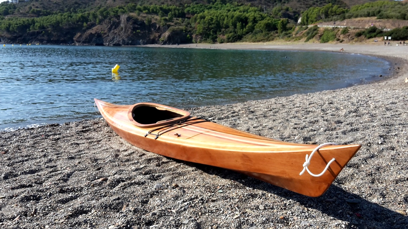 Dernière photo : il s'agit d'un Shearwater 16 hybride que Robert a construit sur plans ce printemps dans le Gard. Rien à dire, il est parfait ! 