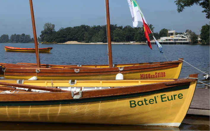 Pour les v&eacute;lirameurs de la moiti&eacute; nord de la France (ceux qui aiment les jeux de mots pourris moyens et les autres), il y a ensuite "La Seine aux Marins", les 5 et 6 juillet, un rassemblement organis&eacute; par la F&eacute;d&eacute;ration Voile-Aviron. Toutes les informations sont ici.