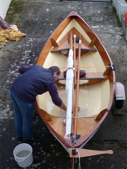 Un nouveau Skerry français ! Il s'agit de "WOW" (aka "Will of the Whisp"), dont je ne sais pas encore si Denis conservera le nom, et qui est arrivé sur la Rance en début de semaine dernière. J'espère que Denis pourra participer à la prochaine Route du Sable, par exemple, afin que nous fassions connaissance de ce nouveau Skerry. 