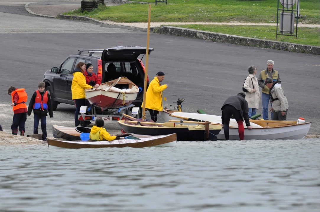 Et c'est le moment du retour à la cale pour ranger tous ces petits bateaux... 